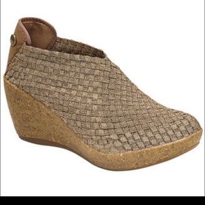 Bernie Mev Sexy Gold Brown Woven Wedges